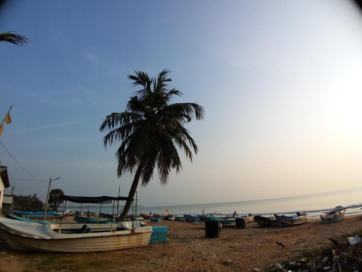 Beach Life Uppuveli Trincomalee Exteriör bild